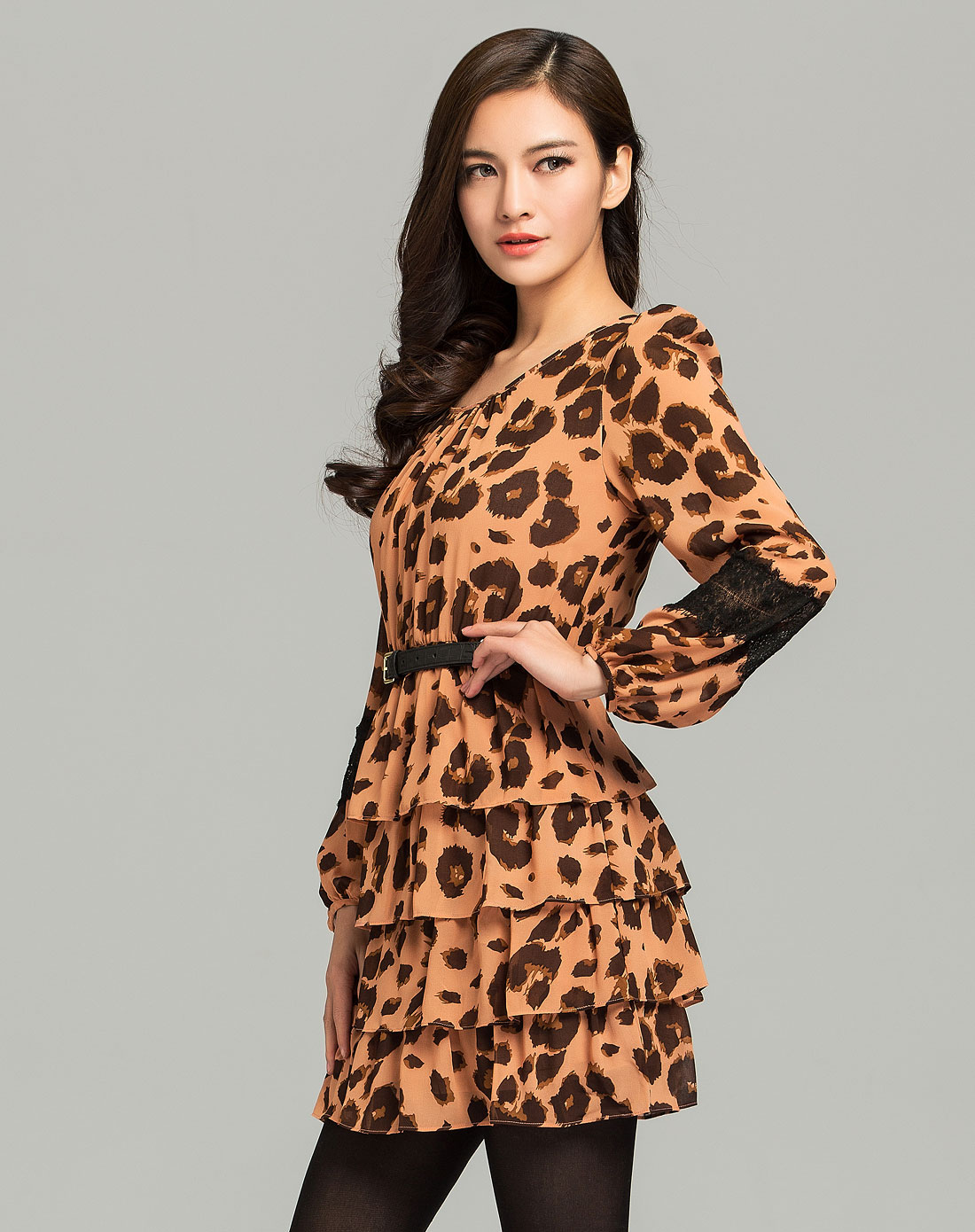 裸色豹纹长袖上衣