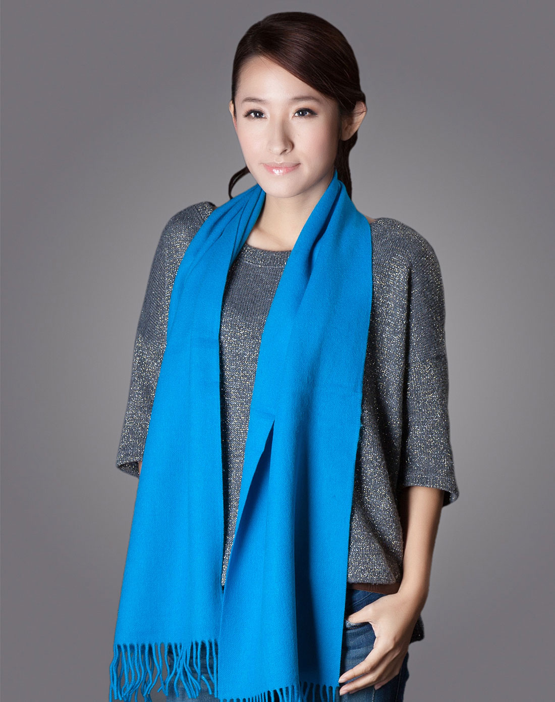 湖蓝色简约流苏围巾