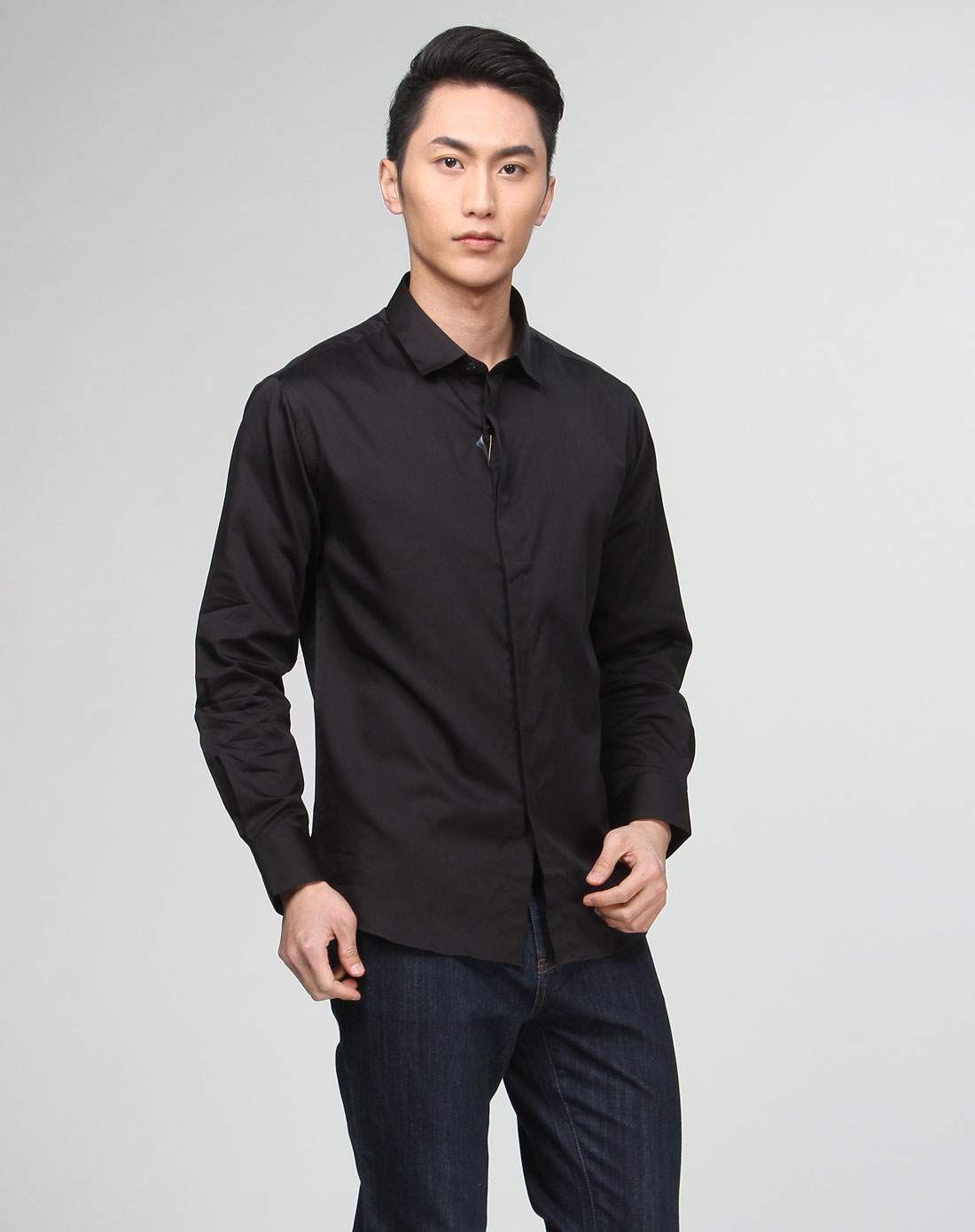 黑色时尚翻领长袖衬衫