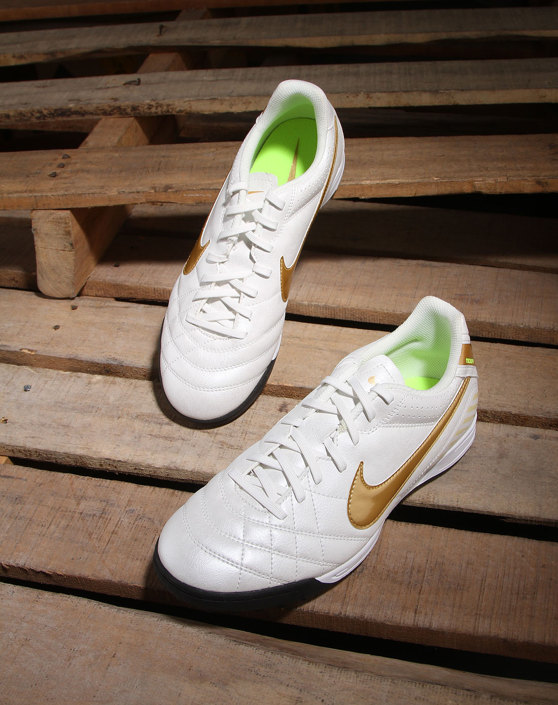 耐克nike男款白/金色绑带时尚条纹足球鞋454334-177_唯品会