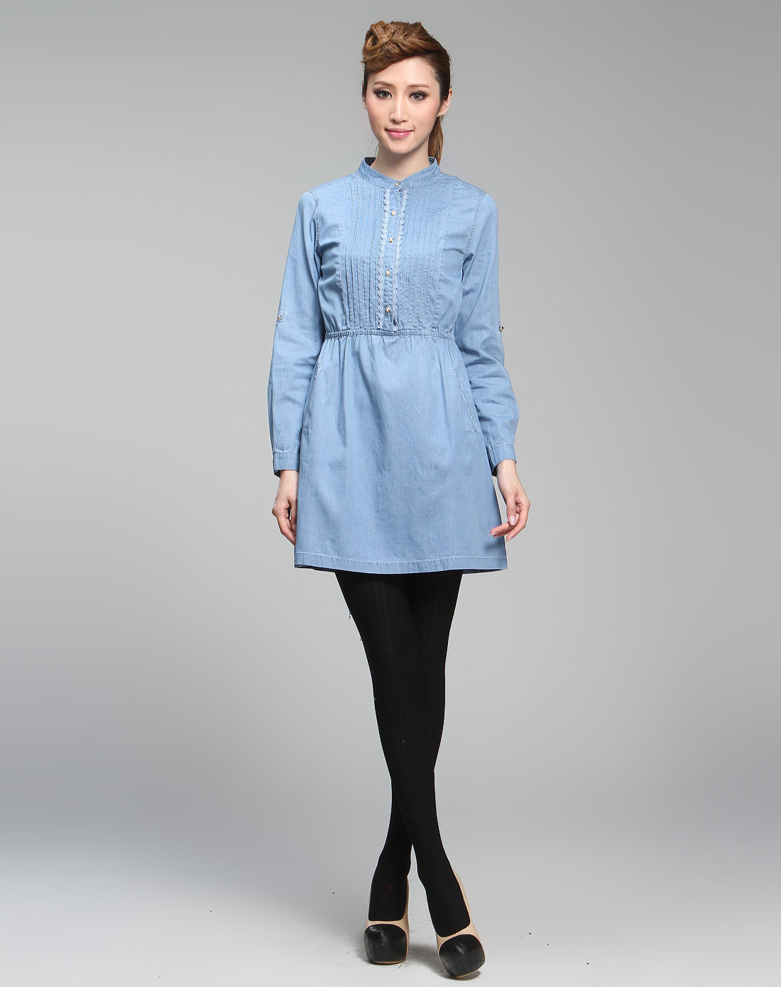 浅蓝色小企领打褶长袖连衣裙