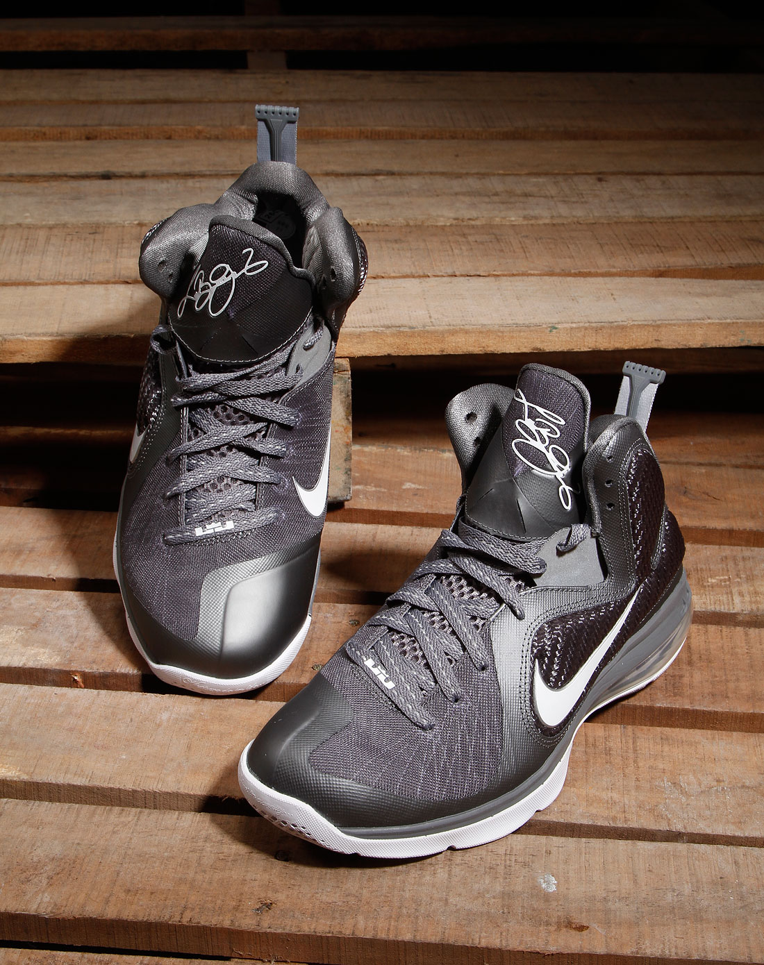 灰色lebron 9篮球鞋