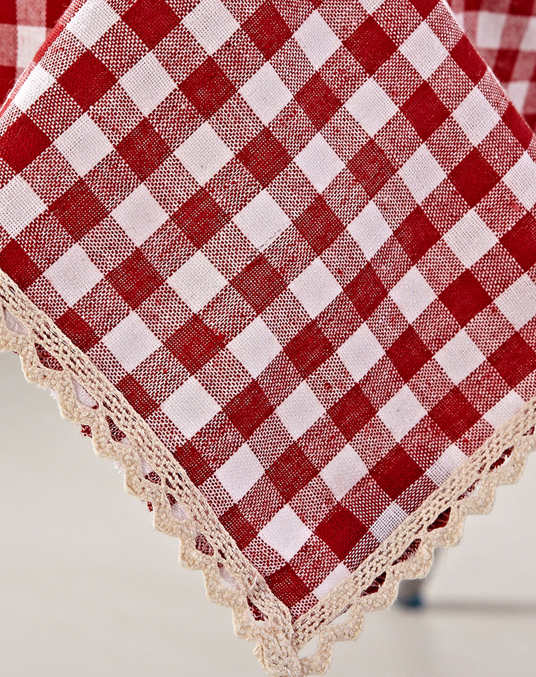 红白格花边棉麻桌布140*140cm