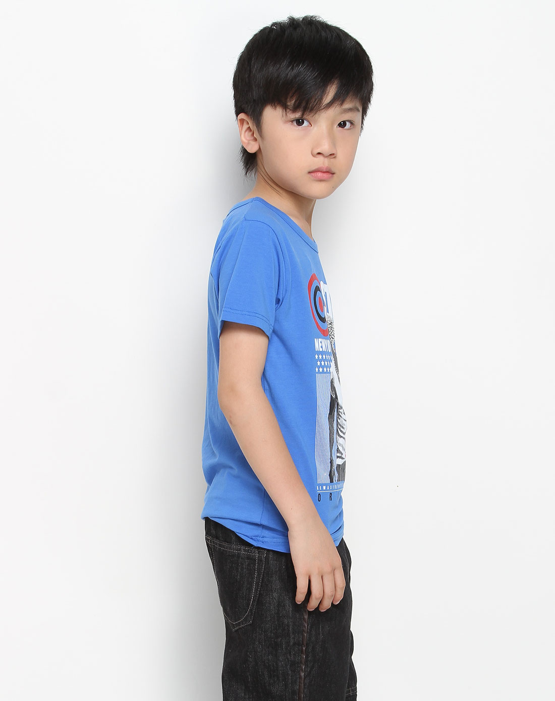 男童蓝色短袖t恤