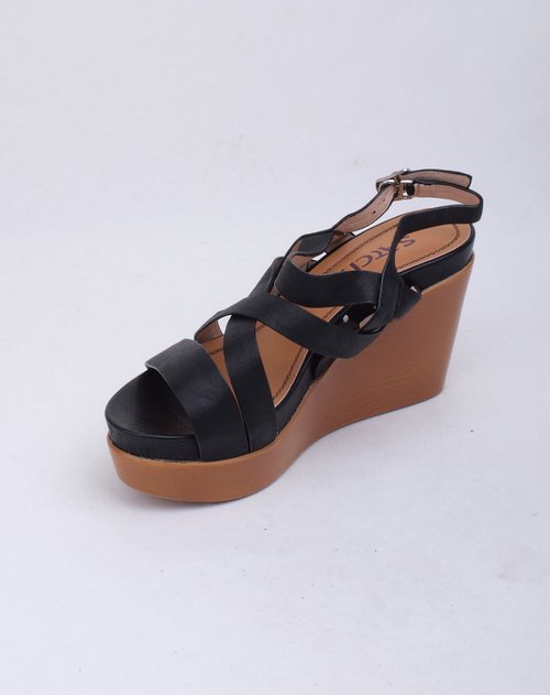 沙驰satchi女鞋专场黑牛皮中跟正装凉鞋