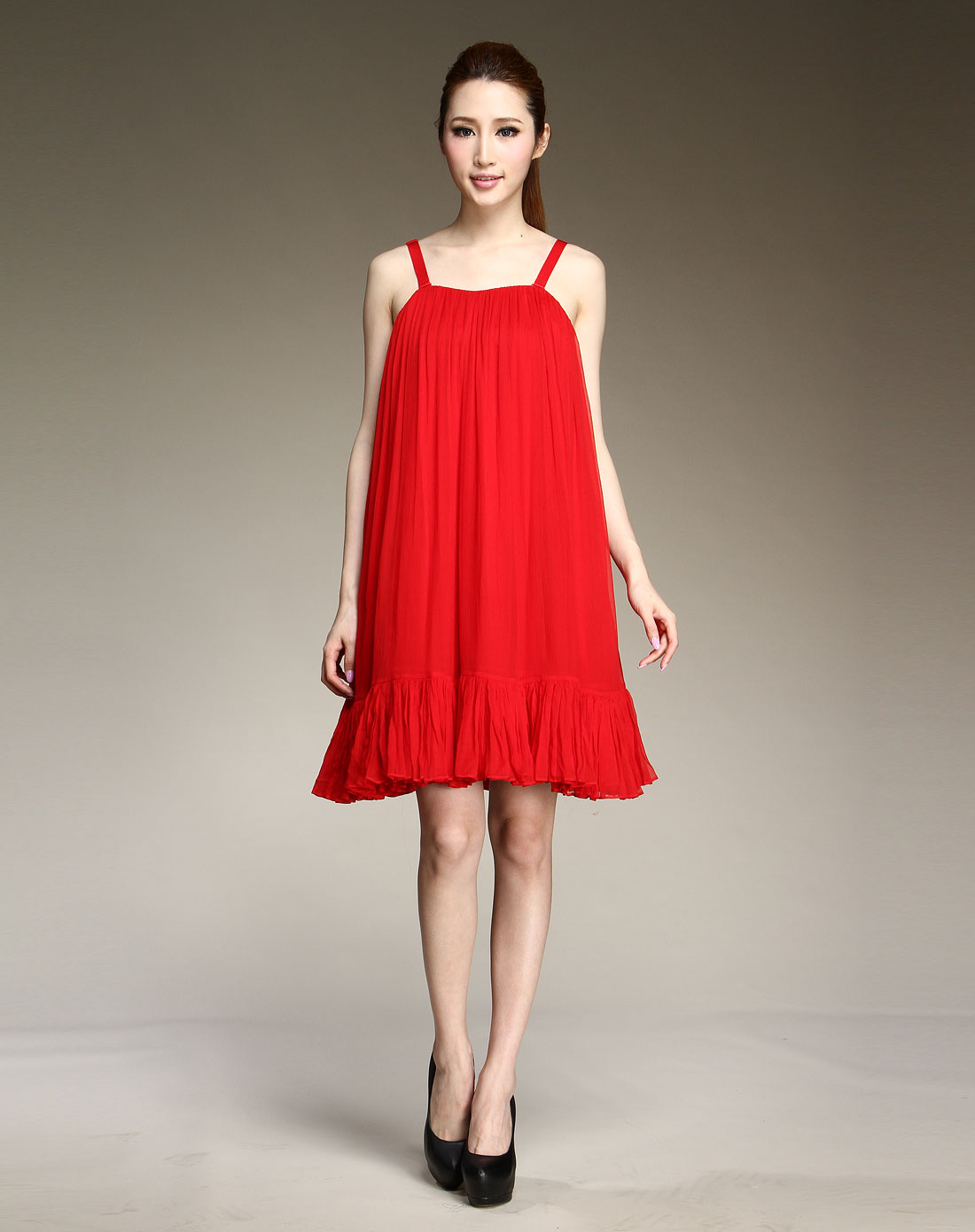 大红色吊带丝绸连衣裙