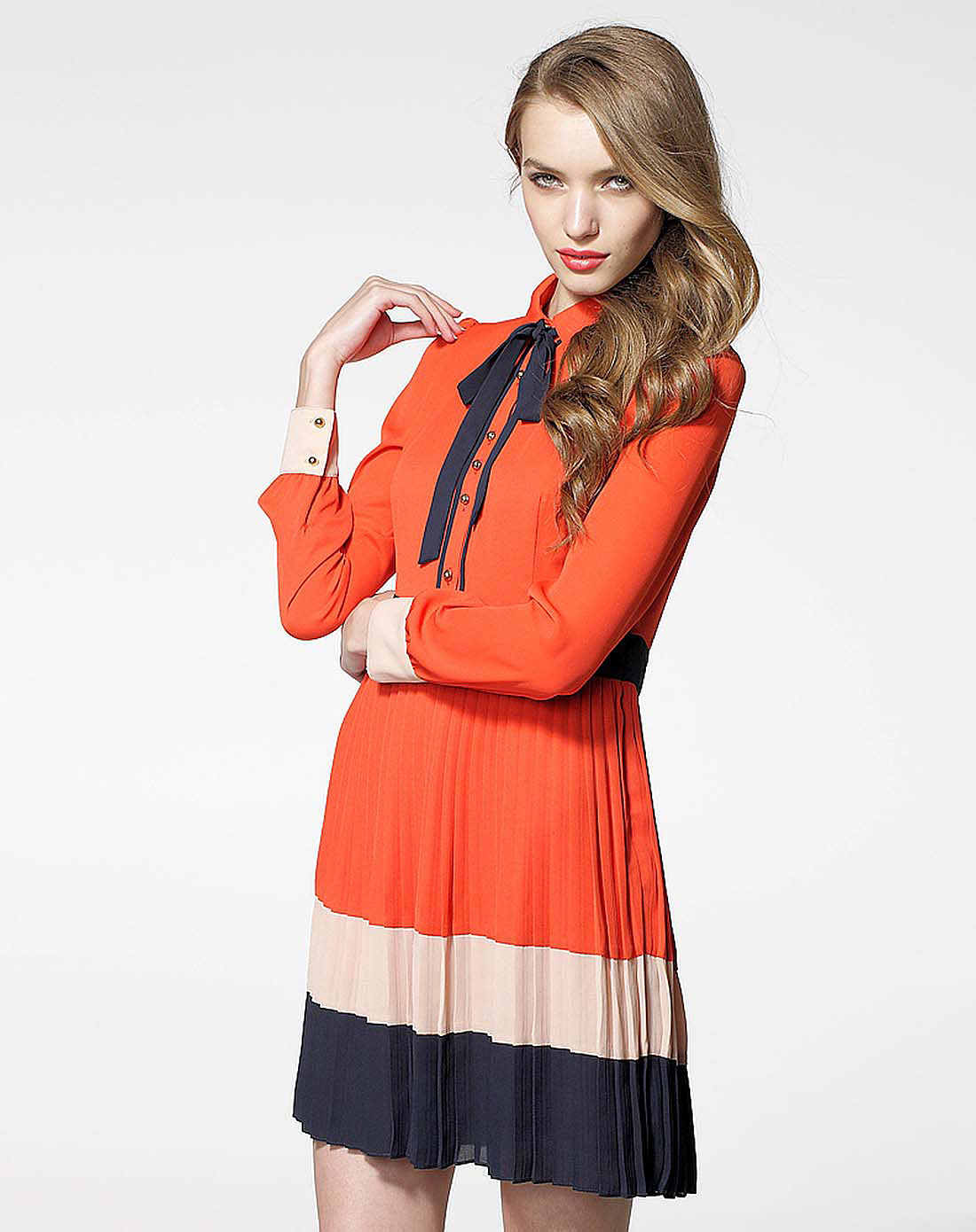 春季橙红色连衣裙