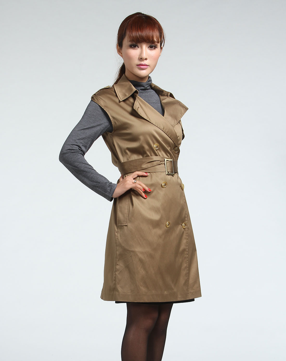 军绿色双排扣翻领无袖风衣