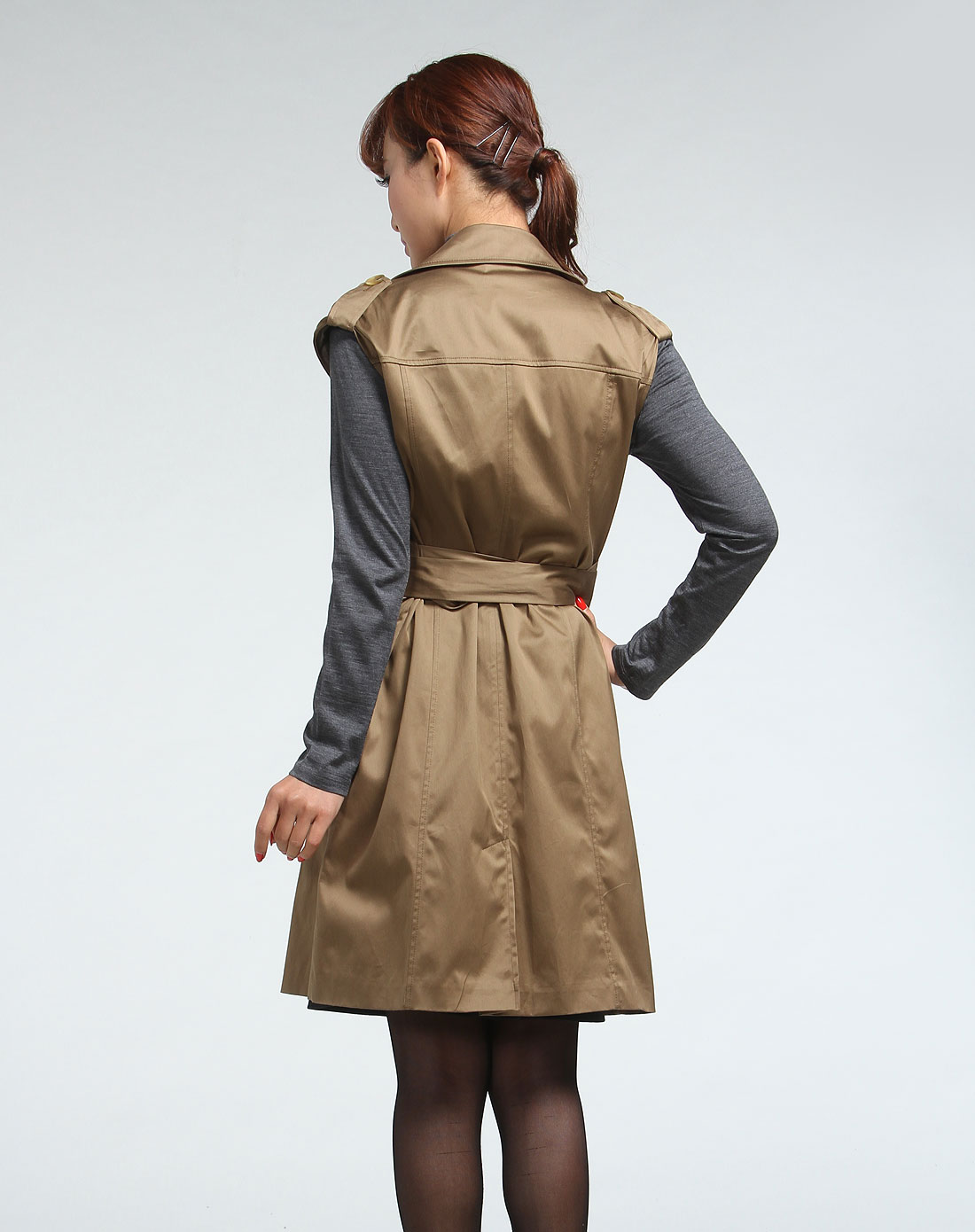 军绿色双排扣翻领无袖风衣