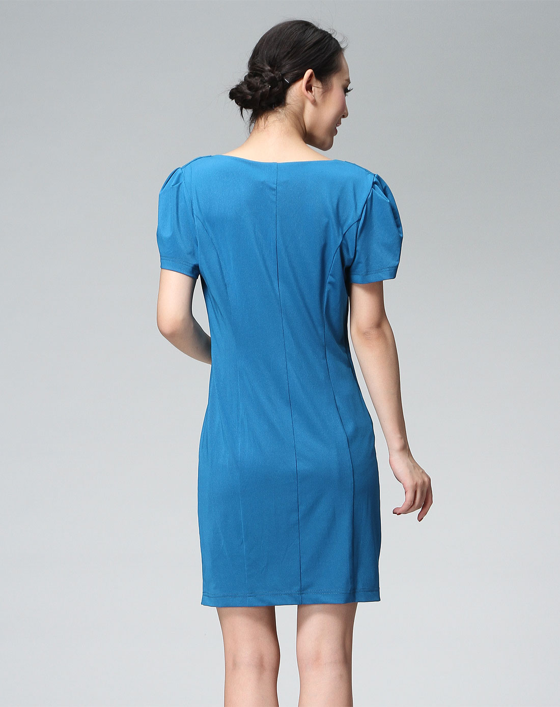 孔雀蓝色舒适大方短袖连衣裙