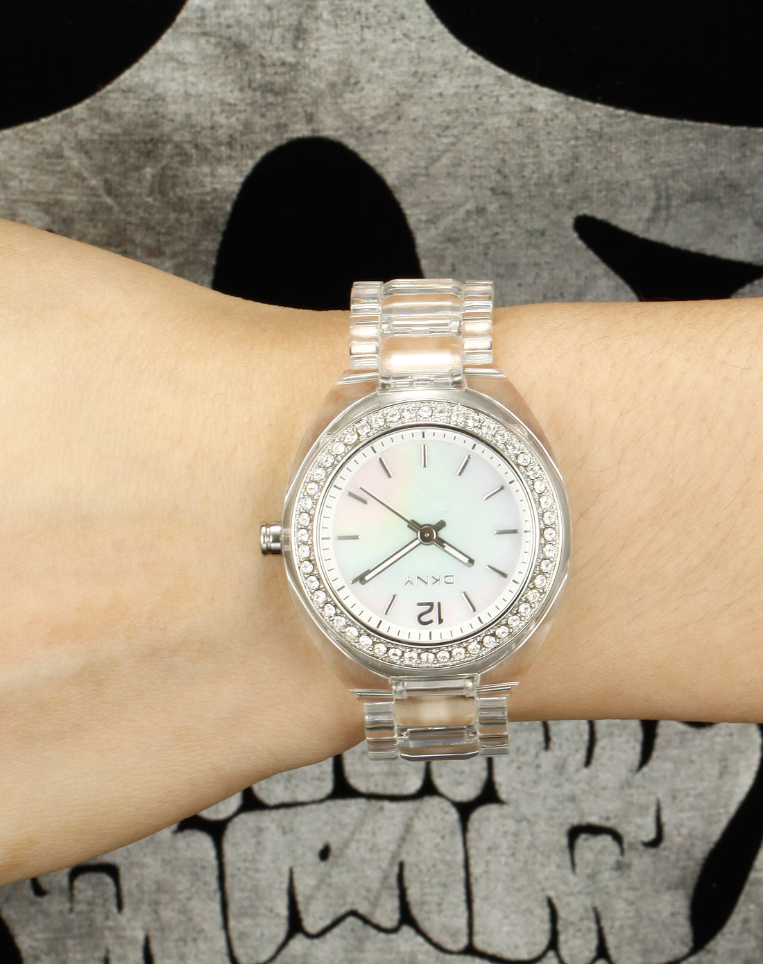 dkny女款珍珠白色透明表带手表