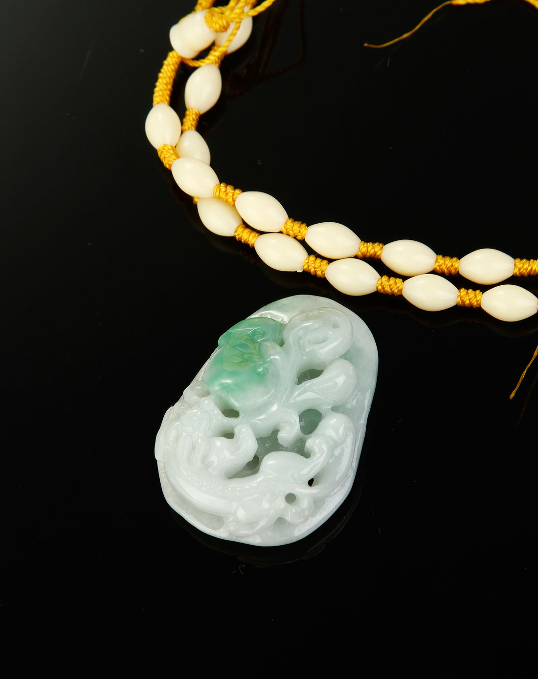 玉珍轩贵重专场浅绿色翡翠a货玉吊坠