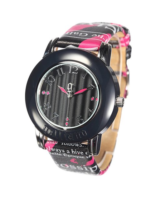 因为汗垢,灰尘等易在表带中累积  ②,避免接触磁场,因为把手表和手机