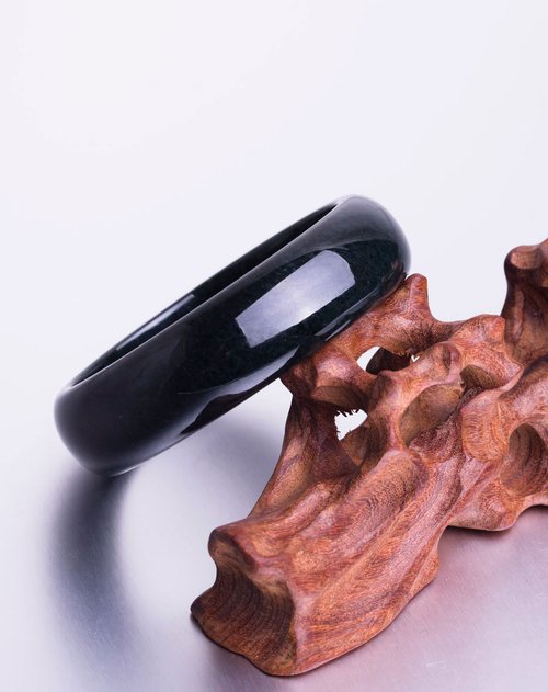 仙蒂瑞拉sandyrilla珠宝专场中号和田玉墨青玉手镯(内径56-58mm)(附